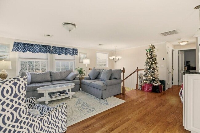 Foto del edificio - 5 Leland Point Dr