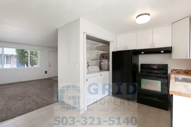 Building Photo - 2 Bedroom Apartment Available w/ Private Yard Space!