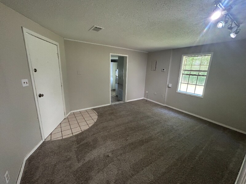 Foto principal - 8724 Ocean Springs Rd