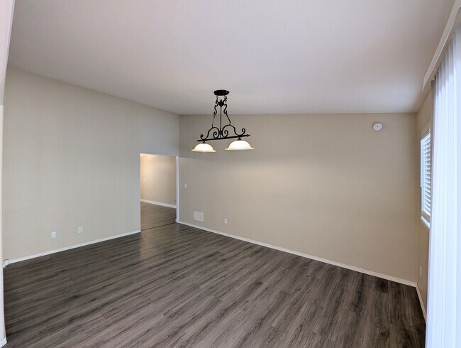 Building Photo - Gorgeous 4 Bed Home in South Reno