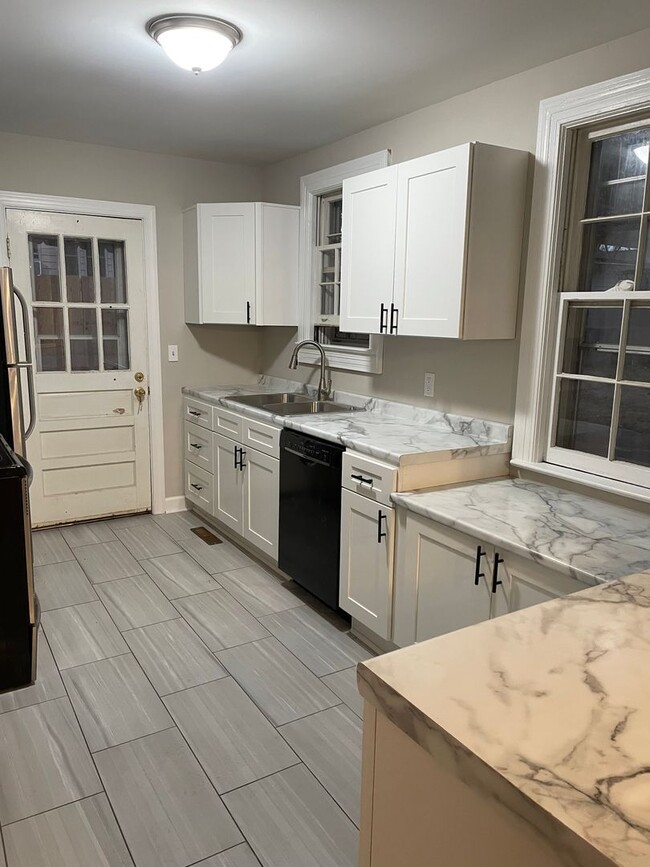 Building Photo - Cozy 2 bedroom/ 1 Bath Home In East Nashvi...