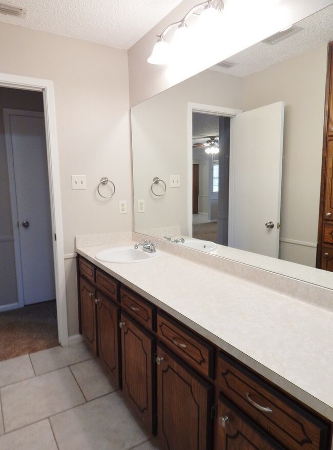 Charming 3 Bedroom Home in Whitehouse ISD! House for Rent in