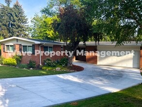Building Photo - 1204 W Highland View Dr