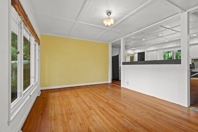 Building Photo - Charming Brick Ranch in Heritage Hills