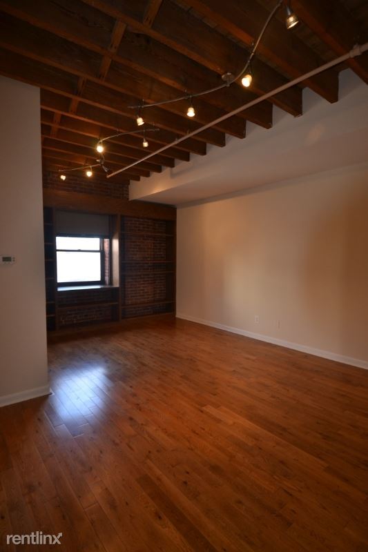 Building Photo - 225 Arch St