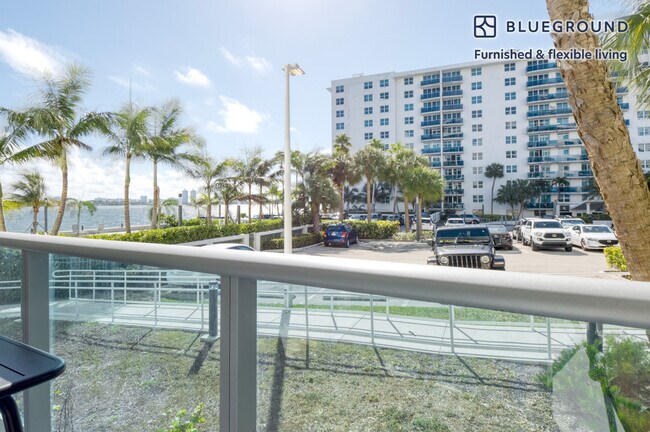 Building Photo - 7525 E Treasure Dr