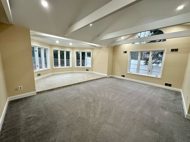Foto del edificio - 1749 Hillside Pl