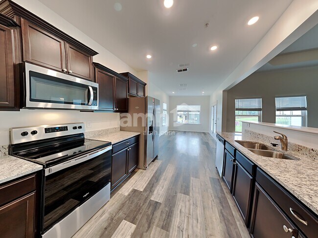 Building Photo - 1402 Mirage St