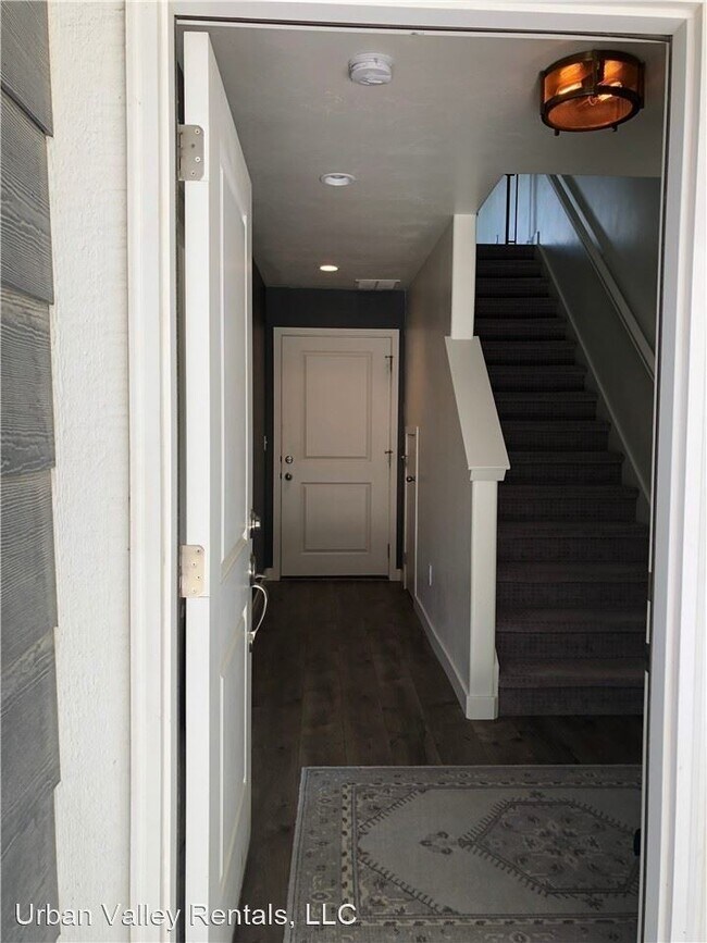 Building Photo - 4 br, 3 bath House - 14746 S. Rising Star Way