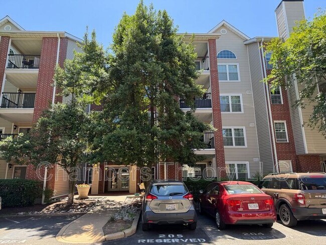 Foto del edificio - 3311 Wyndham Cir