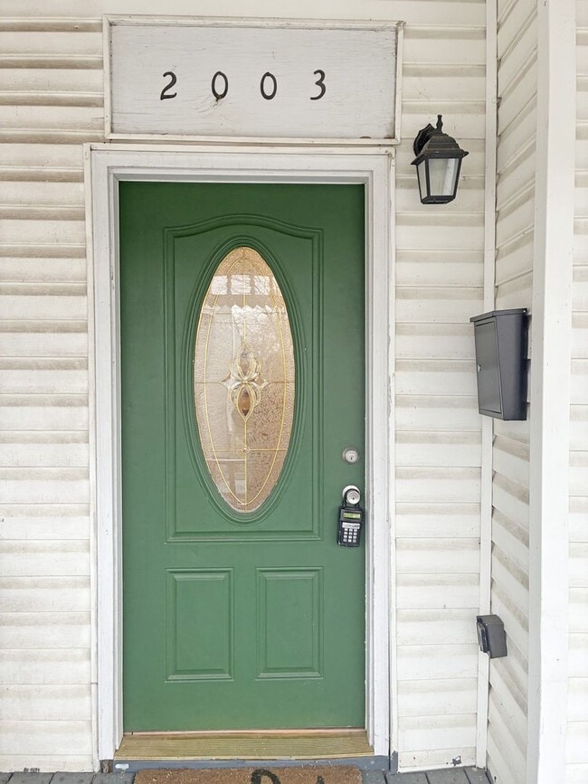 Building Photo - Charming 3 Bedroom in Church Hill