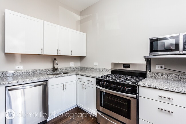 Building Photo - 1057 W Cornelia Ave