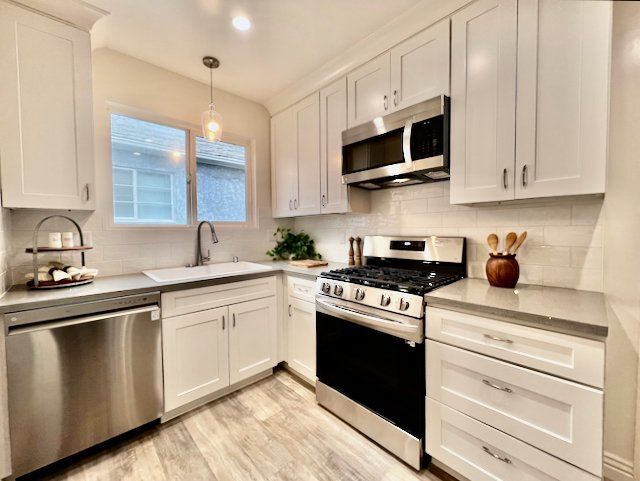 Building Photo - 124 N Pass Ave