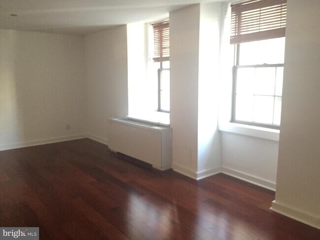 Foto del edificio - 219-29 S 18th St