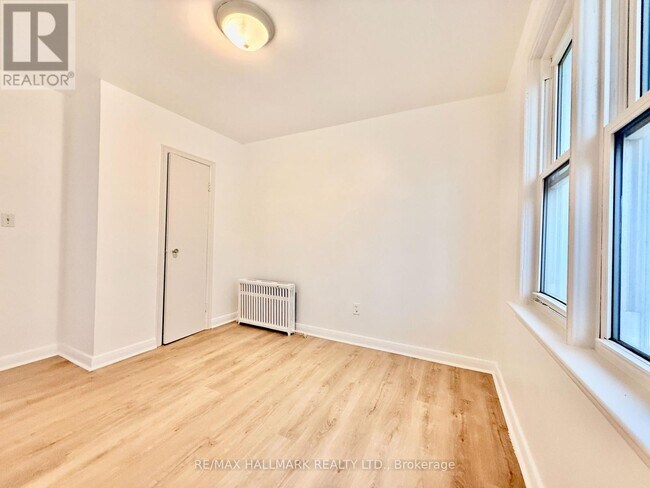 Photo du bâtiment - 314 Browns Line