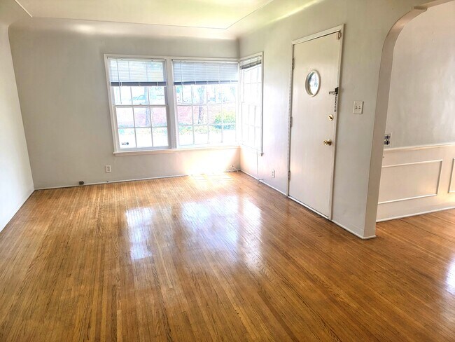 Living room - 3831 Midway Ave