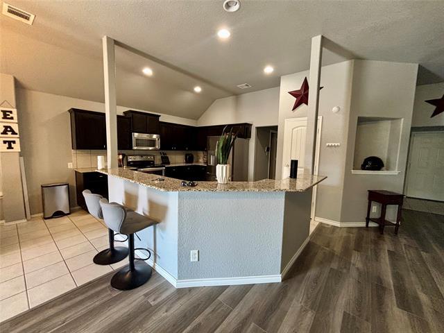 Foto del edificio - 900 Grouse Rd