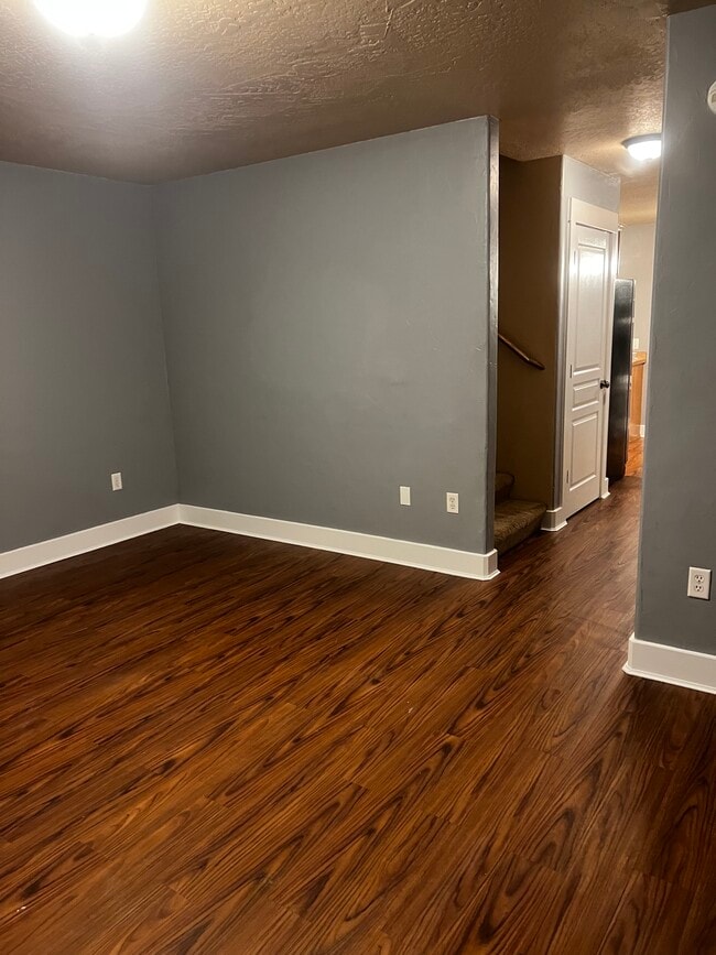 Building Photo - 2207 S 10th St W