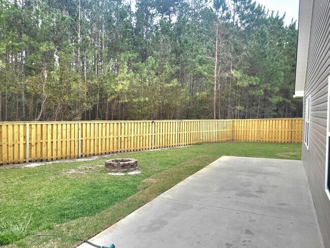 Foto del edificio - 1003 Summerfield Ct