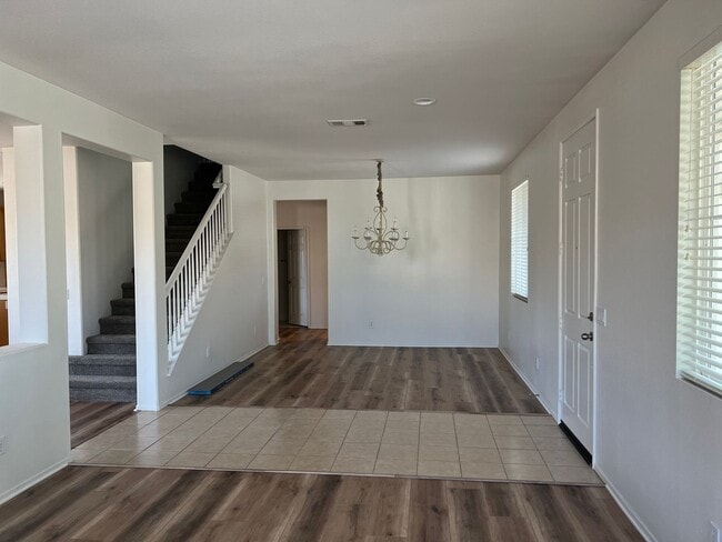 Building Photo - Beautiful home in central location of Victorville