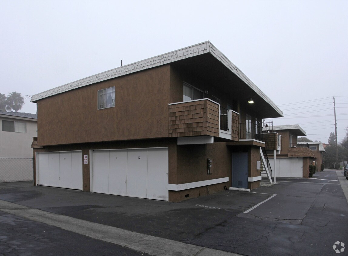 Building Photo - 377 Wilson St