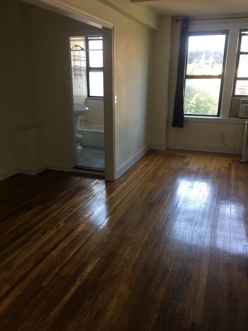 Building Photo - 74 W 68th St