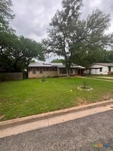 Building Photo - 114 Oak Ln Dr