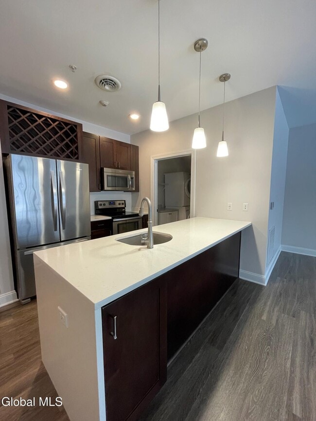 Foto del edificio - 130 Excelsior Ave