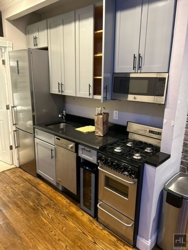 Building Photo - NO FEE One Bed in Kips Bay! Won't Stay on ...