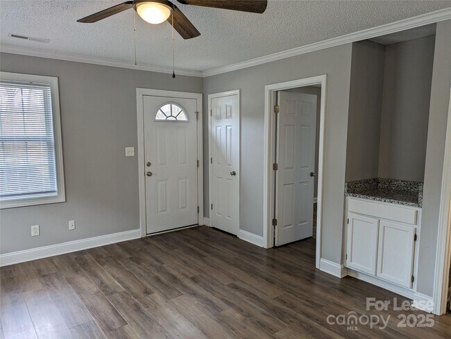 Foto del edificio - 149 McKendree Rd