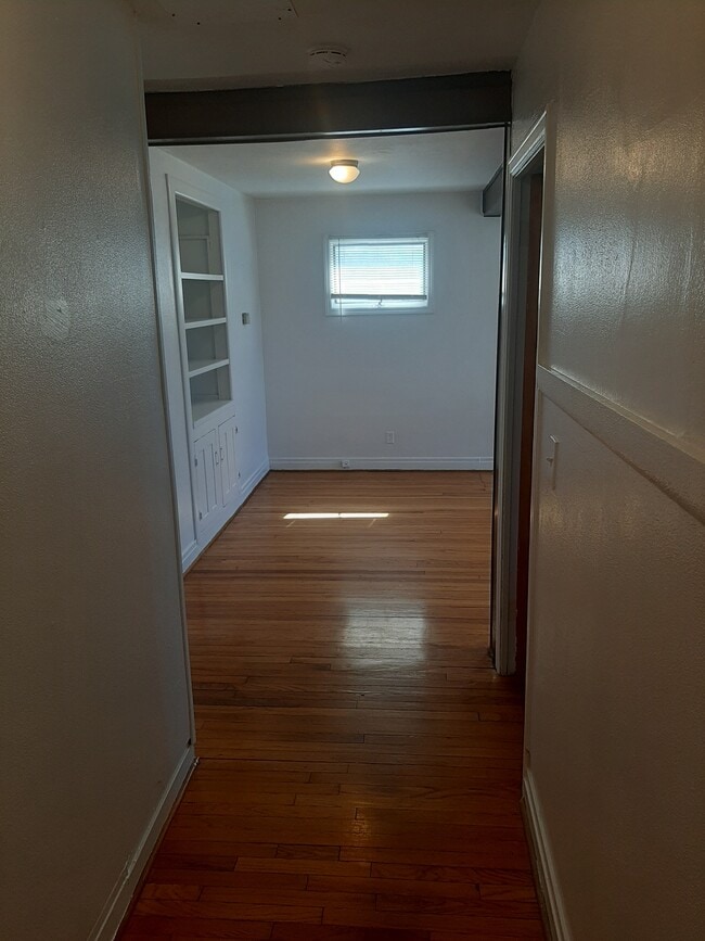 Hallway - 517-1 Stafford Ave