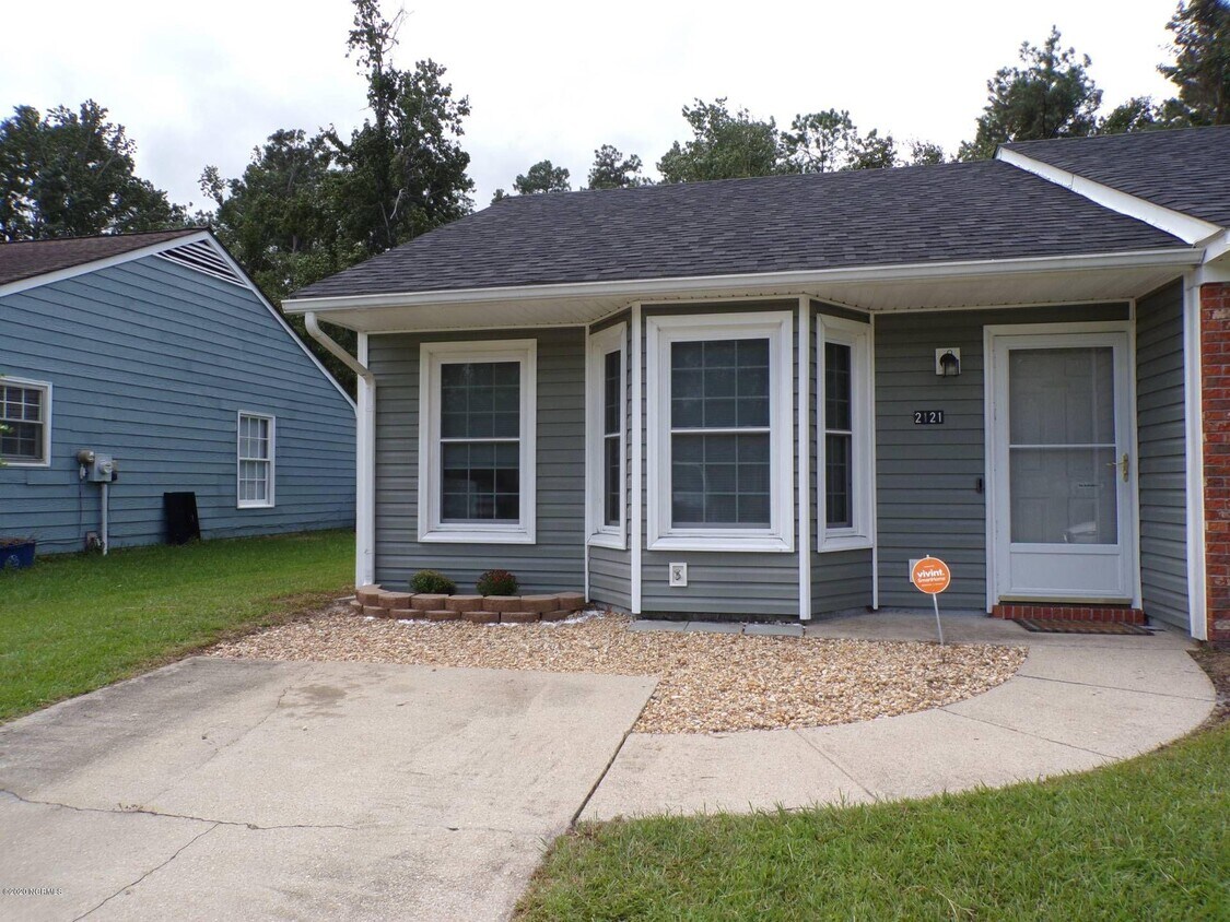 Primary Photo - 2121 Rolling Ridge Dr