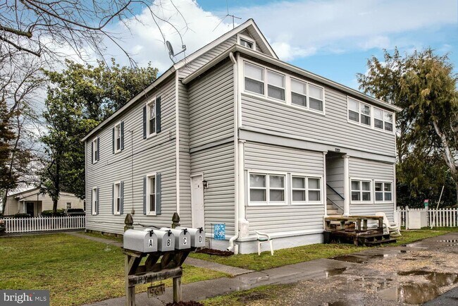 Building Photo - 961 Bryant Ave