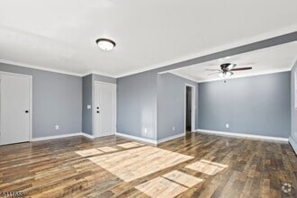 Building Photo - 557 E Elm St