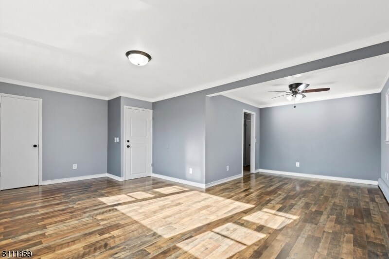 Foto principal - 557 E Elm St