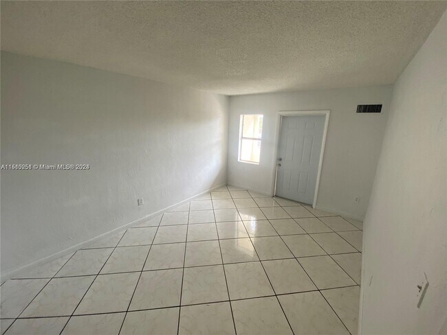 Foto del edificio - 1901 SW 67th Ave