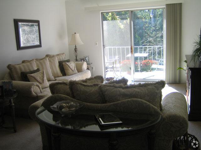 Living Room - Crescent Manor