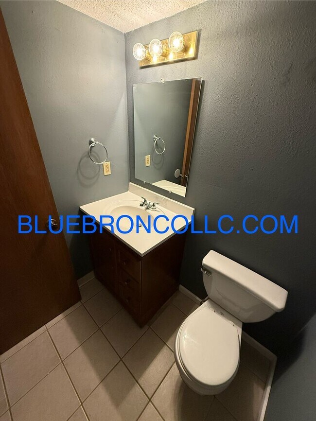 Foto del edificio - This one will go fast, marvelous 3 bedroom...