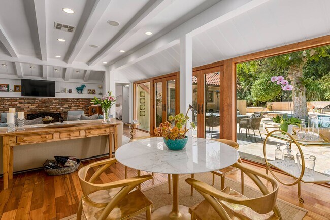 Foto del edificio - 9545 Dalegrove Dr