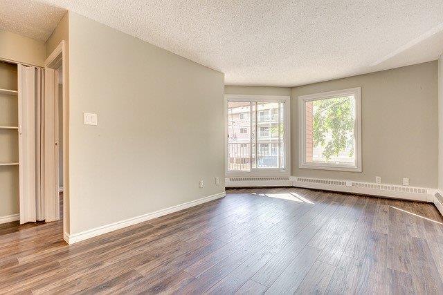 Building Photo - 1 Bed 1 Bath Unit in Edmonton, AB