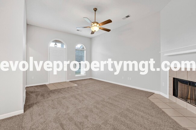 Building Photo - Newly Renovated Cordova Home!