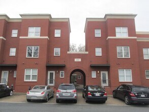 Building Photo - 400 Clarice Ave