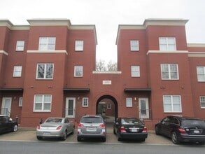 Building Photo - 400 Clarice Ave