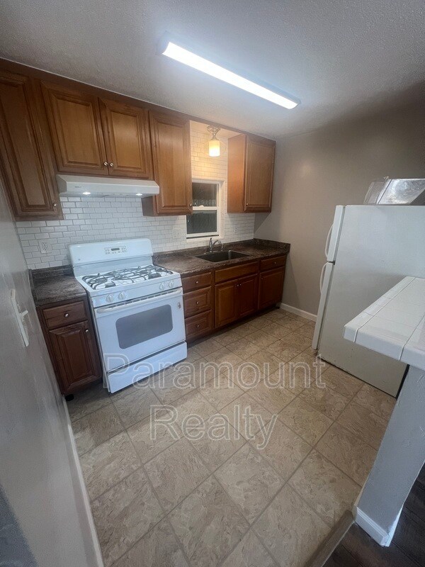 Foto del edificio - 22075 Montgomery St