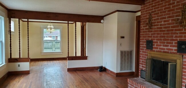 Building Photo - 612 Gladstone St