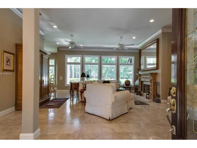 Building Photo - Desirable Rose Hill Home on the Golf Course