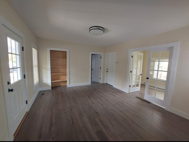 Building Photo - 20 Plante St