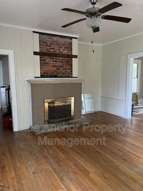 Building Photo - 610 Jenkins Ave