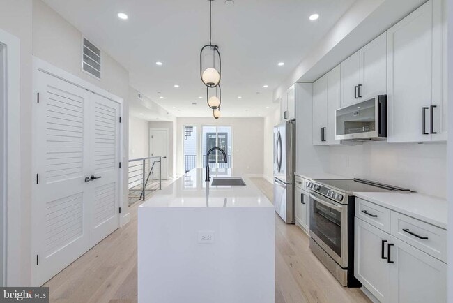 Foto del edificio - 722 Kenyon St NW