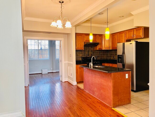 Kitchen - 633 Longfellow St NW